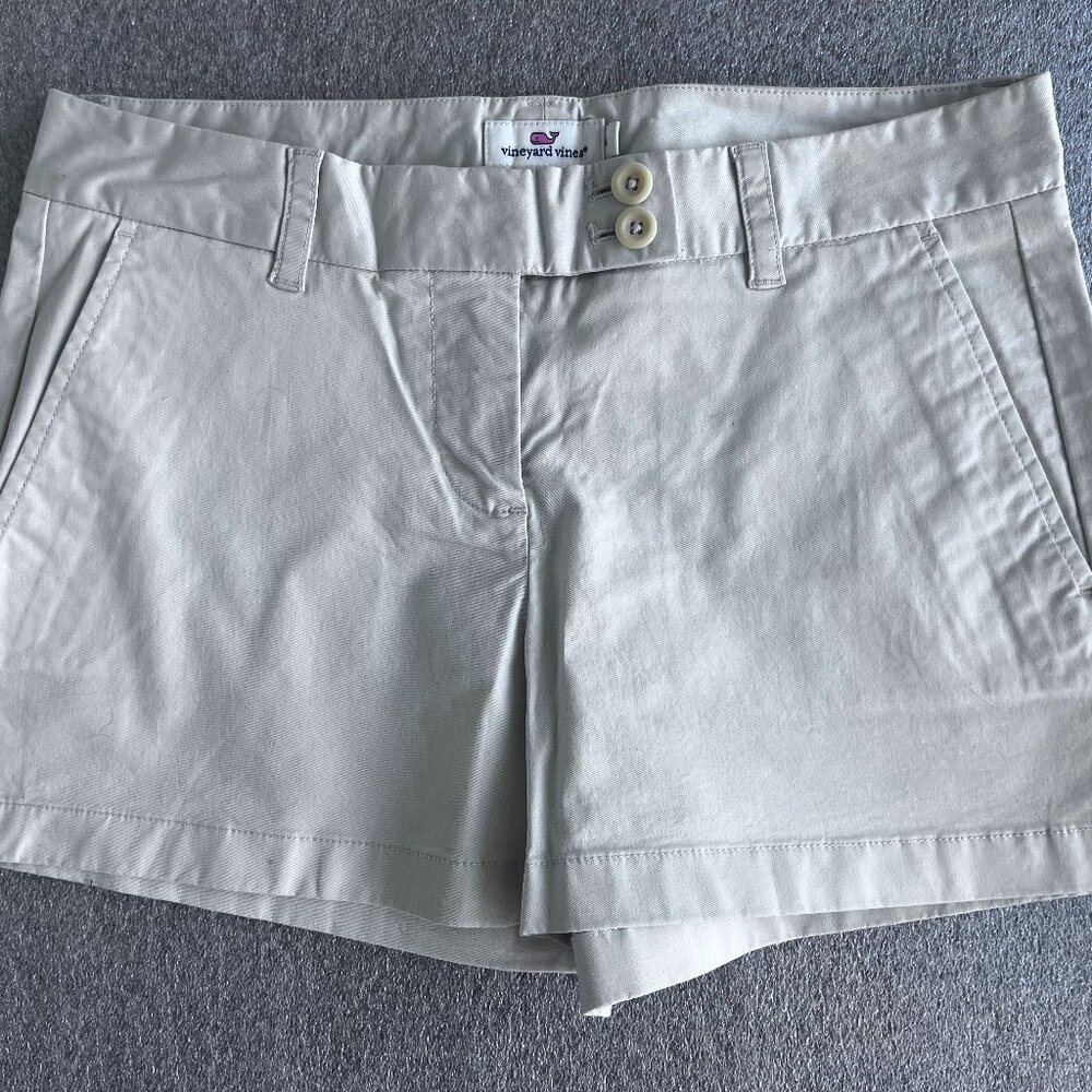 VINEYARD VINES WOMEN'S TAN CHINO SHORTS SIZE: 4